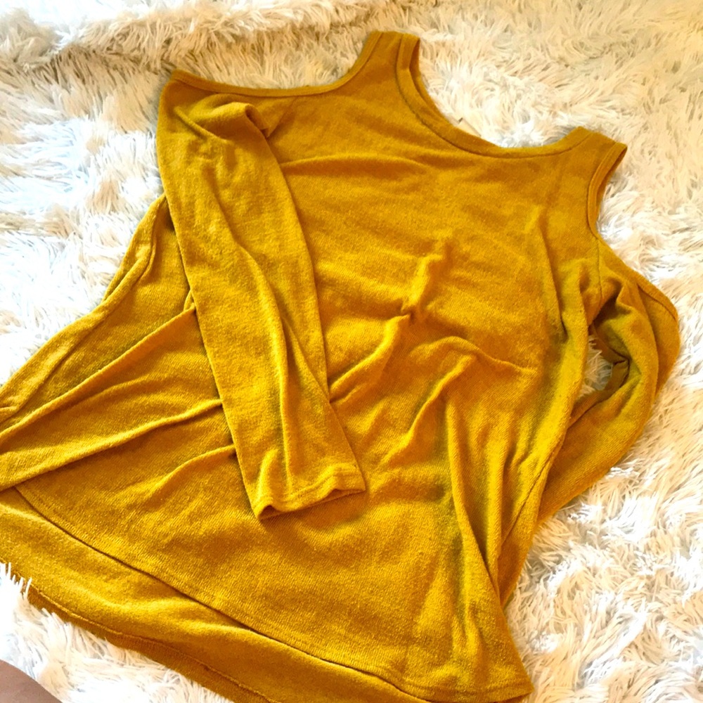 Open shoulder top